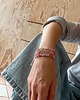 bransoletki na sznurku Tkana bransoletka w odcieniach różu z haftowaną ważką i koralikami 5
