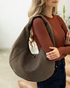 torby na ramię Torba HOBO OVAL w kolorze taupe z nubuku tapicerskiego 1