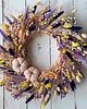wianki Jesienny wianek z suszonych roślin z materiałowymi dyniami 1
