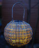 lampy zewnętrzne Okrągły lampion solarny wiszący- 2 rozmiary, rattan FSC 1
