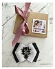broszki Brosza Black & White w kropeczki  z czarnym kryształem 8