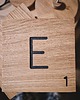 napisy dekoracyjne i tabliczki Litery scrabble, z drewna, drewniana krzyżówka 4