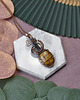 wisiory Miedziany wisiorek wire wrapping z tygrysim okiem #243 2