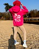 bluza z kapturem damska Bluza fuksja damska z kapturem z jaskółkami 2