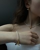 bransoletki srebrne Srebrna bransoletka z białych pereł SWAROVSKI CRYSTAL z kokardką 1