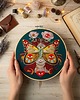 Ozdoby na ścianę Madame Butterfly green, haft w tamborku 20 cm 7