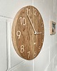zegary Zegar ścienny z litego dębu jasne cyfry arabskie 2