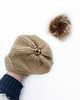 czapki damskie Beżowa czapka merino z odczepianym pomponem 2