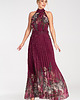 sukienki maxi damskie Elegancka sukienka wieczorowa maxi na halter rozkloszowana - M1091 2