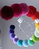 karuzele i girlandy do łóżeczka Tęczowa karuzela/ mobil, pompony z tiulu 2