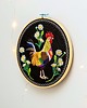 Ozdoby na ścianę Kogut w stokrotkach - czarne tło, haft w tamborku 20 cm 8