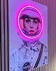grafiki i ilustracje Retro Plakat LED Neon Astronautka w Ramie Vintage Dekoracja Ścienna 7