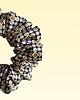 gumki do włosów Scrunchie MIDI czarna w kwiatki 2