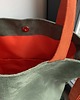 torby na ramię Duża torba na ramię z zapinaną kieszenią - zielono-pomarańczowa 4