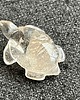 biżuteria różna Amulet - rzeżbiony żółw z kwarcu- kryształ górski 1