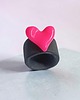 pierścionek z żywicy Pierścień z żywicy : szeroki : HEART : neon pink & black 1