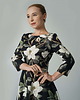 sukienki midi damskie Elegancka sukienka midi rozkloszowana czarna w kwiaty 3