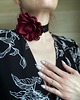 chokery Czarny koronkowy retro choker z piękną bordową różą 3