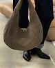 torby na ramię Torba HOBO OVAL w kolorze taupe z nubuku tapicerskiego 5