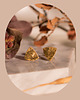 kolczyki pozłacane Małe kolczyki trójkąty Reuleaux złote z fakturą - sztyfty 2