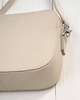 torby na ramię Mała torebka damska skórzana kopertówka na ramię do ręki beżowa AY-24-BG 3