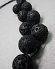 korale LaWinowo naszyjnik z kulami czarnej lawy 4