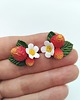 kolczyki z masy plastycznej Kolczyki sztyfty z poziomkami i kwiatami handmade 4