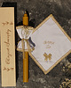 akcesoria na chrzest Gromnica  z okapnikiem i szatką w pudełku z miodową koronką- wzór 6 1