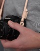 akcesoria różne Pasek z naturalnej skóry do aparatu fotograficznego, lornetki lub lunety. 2