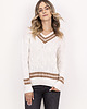 swetry damskie  Sweter z ozdobnym dekoltem w serek - SWE304 ecru/mocca/beż MKM 2