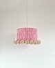 lampy do pokoju dziecka Różowa lampa sufitowa boho z beżowymi pomponami 2