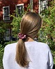 gumki do włosów Scrunchie Diana z ekoskóry w śliwkowym kolorze 1