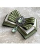 broszki Delikatna Brosza khaki z napisami NEW 2