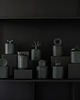 świeczniki i świece Uneven Graphite Black - świeca z czarnej porcelany 1