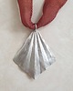 wisiory Naszyjnik ORIGAMI duży jedwab bordo, mosiądz w srebrnym kolorze 4