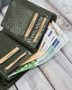 portfele damskie Portfel damski skórzany mały ciemnozielony croco w orientacji poziomej z RFID 7