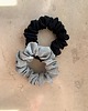 gumki do włosów 2 jedwabne gumki scrunchies Grey Silk & Black Silk 1