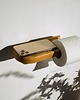 dodatki - łazienka - różne Minimalistyczny uchwyt  na papier toaletowy z półką olchowy 1