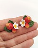 kolczyki z masy plastycznej Kolczyki sztyfty z poziomkami i kwiatami handmade 3