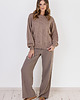 swetry damskie  Oryginalny sweter w warkoczowe wzory - SWE323 mocca MKM 1
