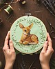 Ozdoby na ścianę Sarenka light green, haft w tamborku 20 cm 6