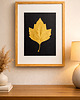 Ozdoby na ścianę Złoty Liść Platan Klonolistny w Dębowej Ramie 20x30cm. Naturalny Obraz 2