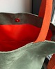 torby na ramię Duża torba na ramię z zapinaną kieszenią - zielono-pomarańczowa 3