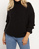 swetry damskie Obszerny sweter z golfem - SWE246 czarny 1