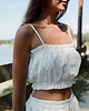 topy damskie Bawełniany haftowany crop top z falbanką, WHITE ELIZA 1