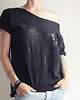 t-shirt damskie Czarna zebra na czarnej koszulce Oversize 1