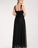 sukienki maxi damskie Elegancka sukienka maxi rozkloszowana z dekoltem halter bez rękawów - M1171 1
