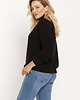 swetry damskie  Obszerny sweter z golfem - SWE246 czarny 2