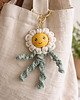 breloki Ręcznie robiony makramowy kwiat, zawieszka do kluczy lub torby 2