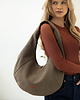 torby na ramię Torba HOBO OVAL w kolorze taupe z nubuku tapicerskiego 3